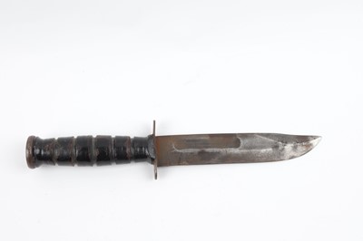 Lot 87 - A US M.C 'Camillus' fighting knife, 6½ ins...