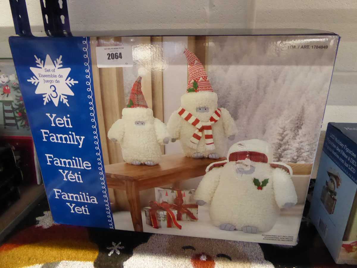 Lot 2064 - 3 piece Yeti family set