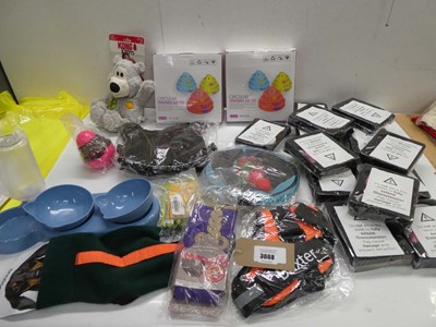 Lot 3668 - Dog & cat toys, retractable leads, harness,...