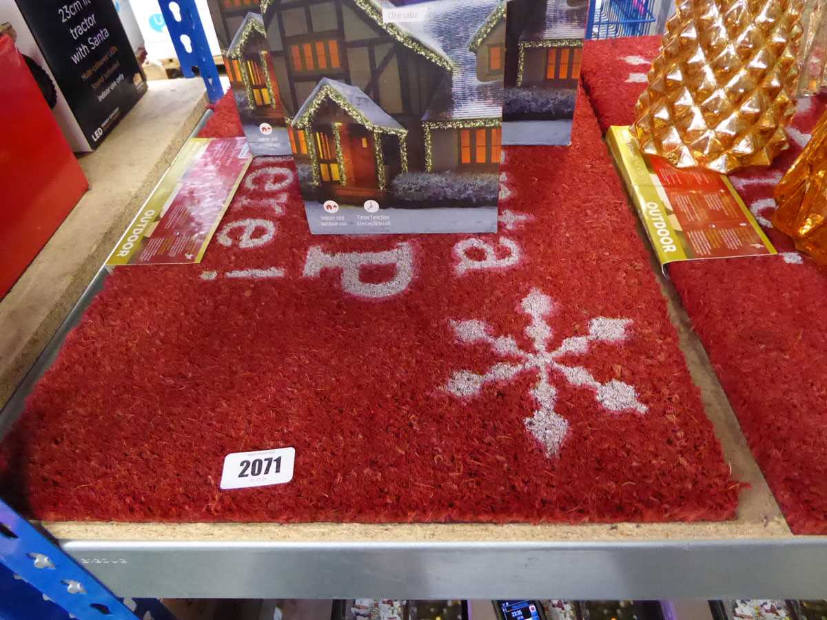 Lot 2071 - Santa Stop Here! Christmas themed doormat (40...