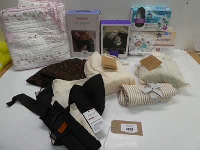 Lot 3686 - Baby sleeping bags, Baby Bjorn & Serophine...