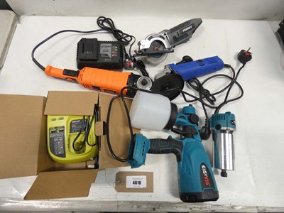 Lot 4610 - Bag of handheld power tools and battery...