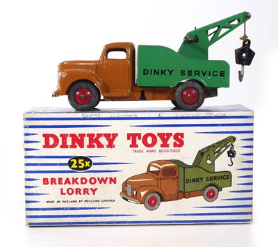 Lot A Dinky 25x breakdown lorry, blue/white...