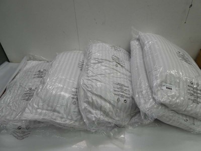 Lot 3986 - Set of 6 pillows