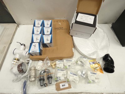 Lot 4614 - Bag of plumbing items to include toilets seats,...