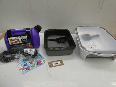 Lot 3999 - Mud Daddy portable pet washer and 2 cat litter...