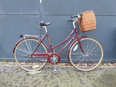 Lot 4030 - Apollo County red town bike