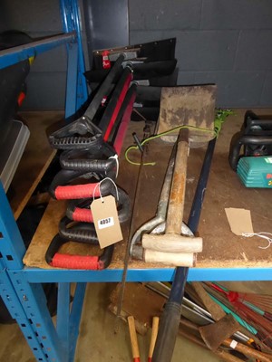 Lot 4057 - Assortment of tools to include, 1 sash cramp,...