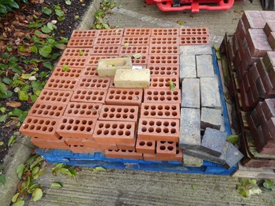 Lot 4136 - Pallet of assorted bricks and block pavers