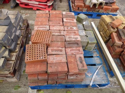 Lot 4138 - Pallet of assorted bricks and block pavers