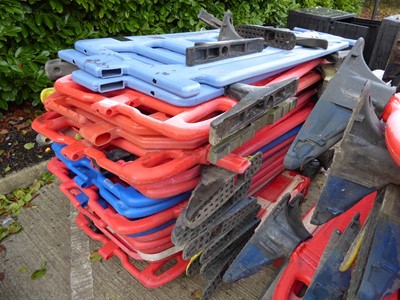 Lot 4139 - Approx. 20 plastic pedestrian barriers