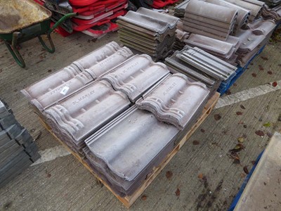 Lot 4144 - Pallet of assorted roofing tiles