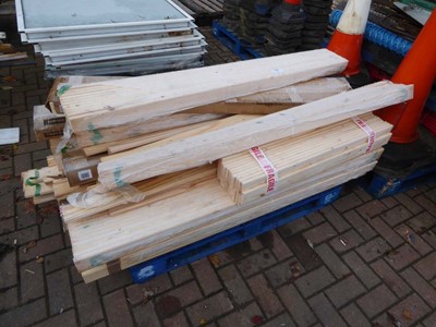 Lot 4152 - Pallet of assorted timber bed slats