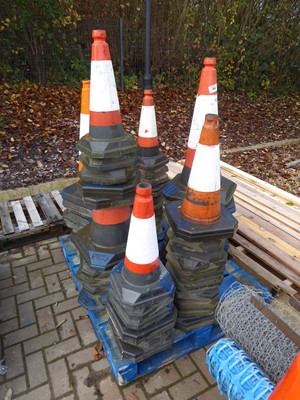 Lot 4153 - Pallet containing large quantity of traffic cones