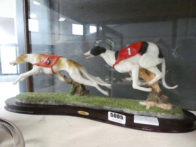 Lot 5005 - Resin figure: 2 racing greyhounds