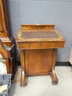 Lot 5020 - Victorian walnut Davenport