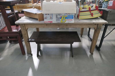 Lot 5099 - Stripped pine kitchen table