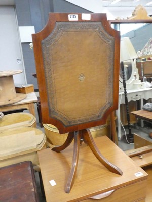 Lot 5135 - Reproduction tilt top table