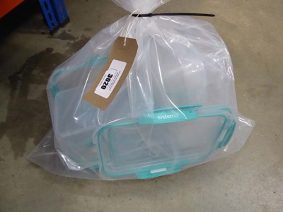 Lot 3020 - Bag of Sistema food storage containers