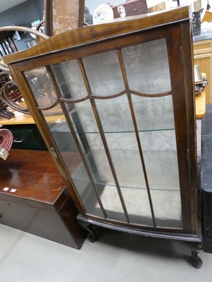 Lot 5203 - 1950s glazed china cabinet