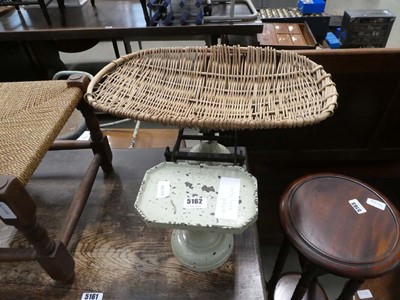 Lot 5162 - Set on vintage baby scales