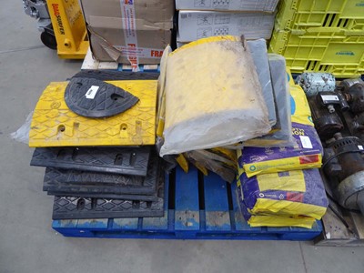 Lot 4325 - 7 bags of blue circle high strength concrete...