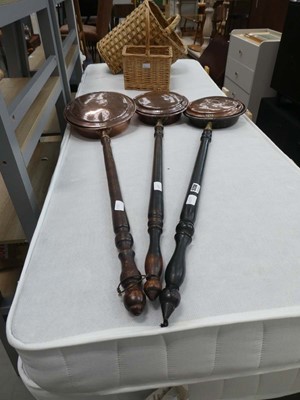 Lot 5230 - 3 copper and brass warming pans