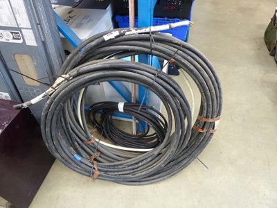 Lot 4276 - Assortment of armoured cable and a length of...