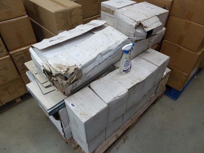 Lot 4302 - Pallet of assorted items inc. laminate floor...