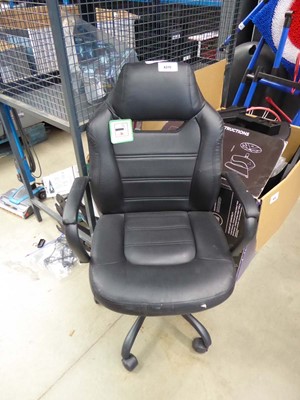 Lot 4315 - Leather effect swivel office chair