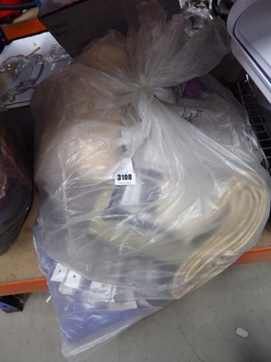 Lot 3108 - 2 bags of blankets and mixed household