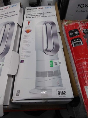 Lot 3162 - Dyson hot and cold jet focus AM09 tower fan...