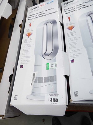 Lot 3163 - Dyson hot and cold jet focus AM09 tower fan...