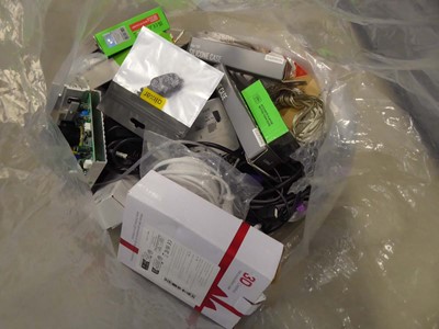 Lot 2311 - Bag of various items inc. RC HDMI converter,...