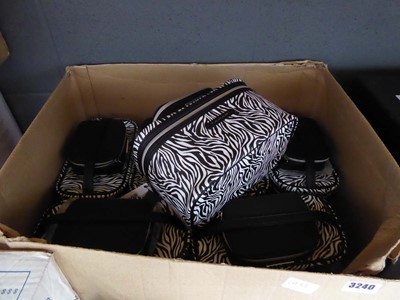 Lot 3240 - Box of make-up bags