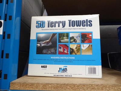 Lot 4432 - Box of car cleaning towels