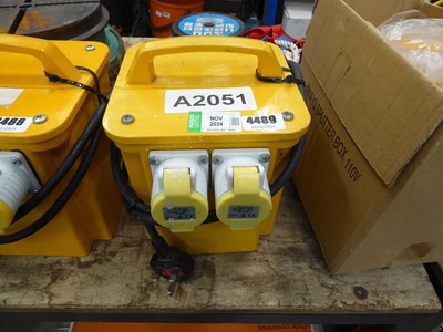 Lot 4489 - 110v transformer