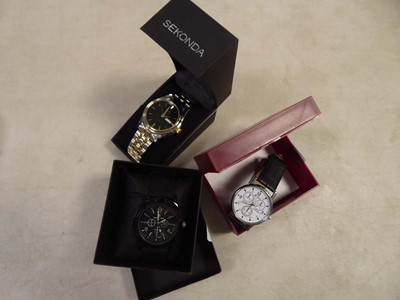 Lot 2389 - Box containing 3 individually boxed watches...