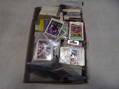 Lot 2485 - Box containing various vintage collectors cards