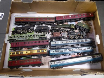 Lot 2500 - Various OO' trains and carriages, including...