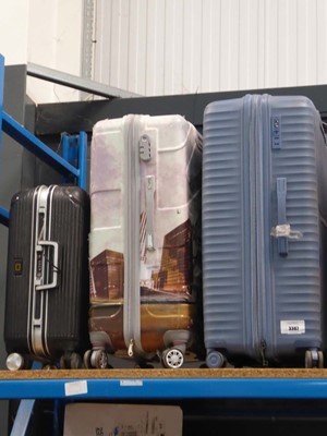 Lot 3367 - 3 hard shelled suitcases