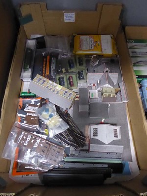 Lot 2506 - Selection of N Gauge locos, coaches, waggons,...