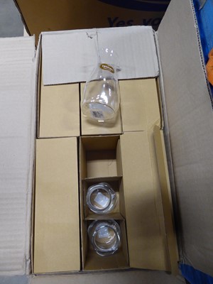 Lot 3400 - 2 boxes of small glass jugs