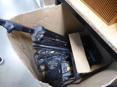 Lot 2584 - Box of various studio lighting equipment