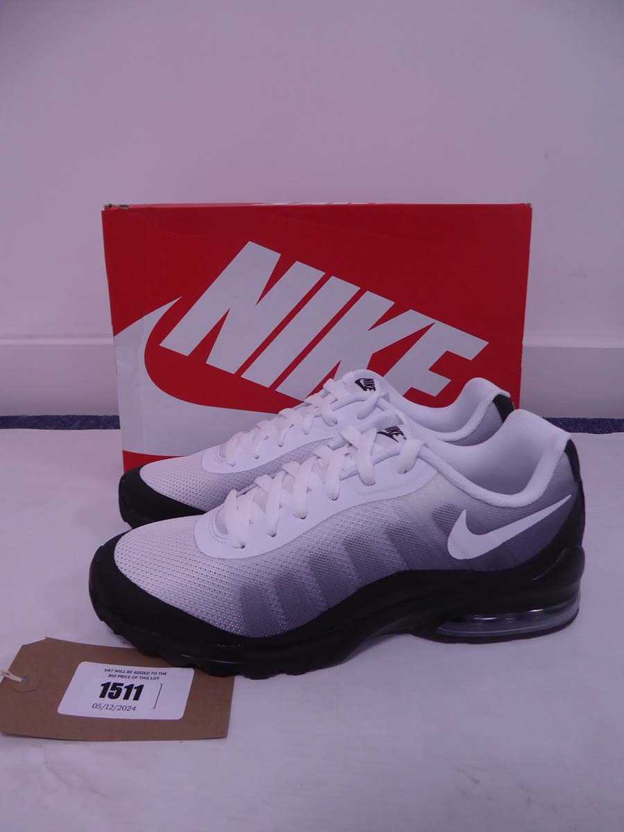 Lot 1511 - Boxed pair of Nike air max invigor print...