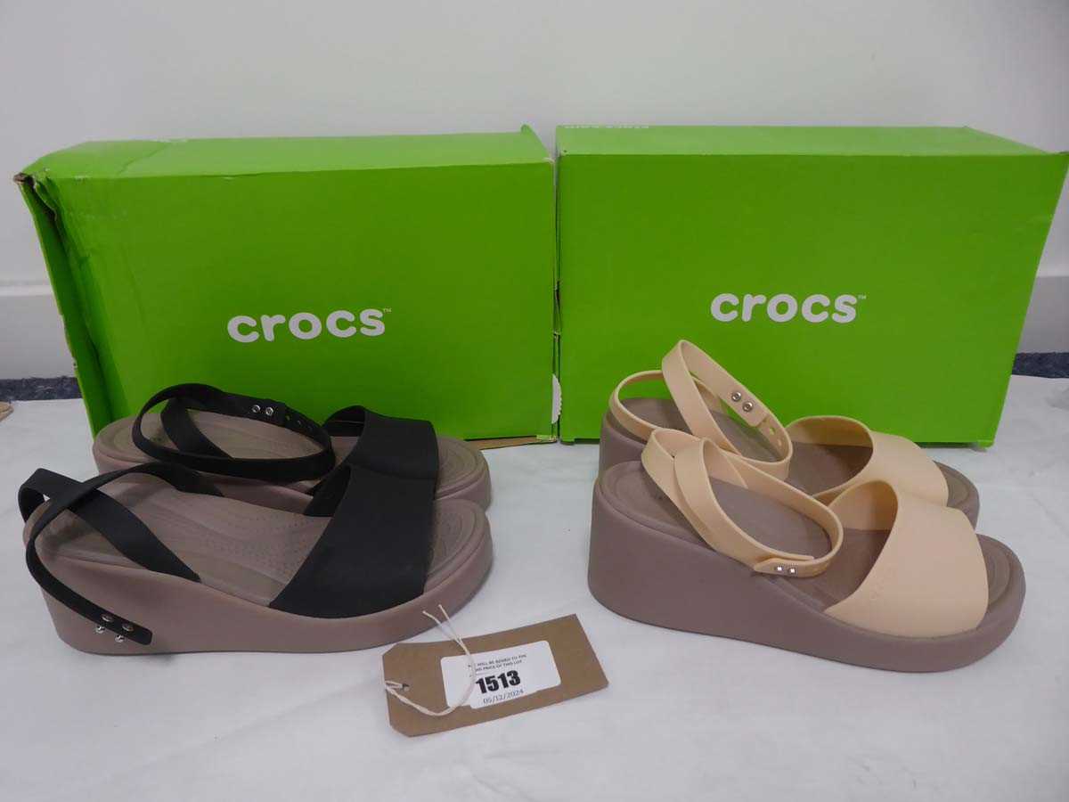 Lot 1513 - 2x Boxed pairs of Crocs brooklyn ankle strap...