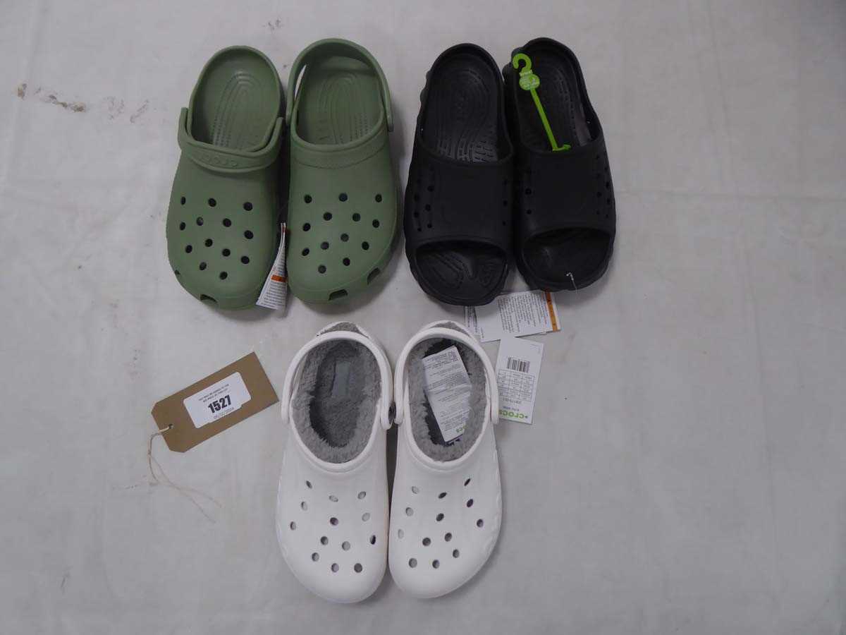 Lot 1527 - 3x Pairs of Crocs in various styles and sizes