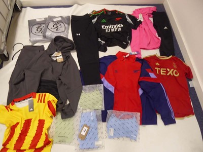 Lot 1545 - Selection of sportswear to include On Running...