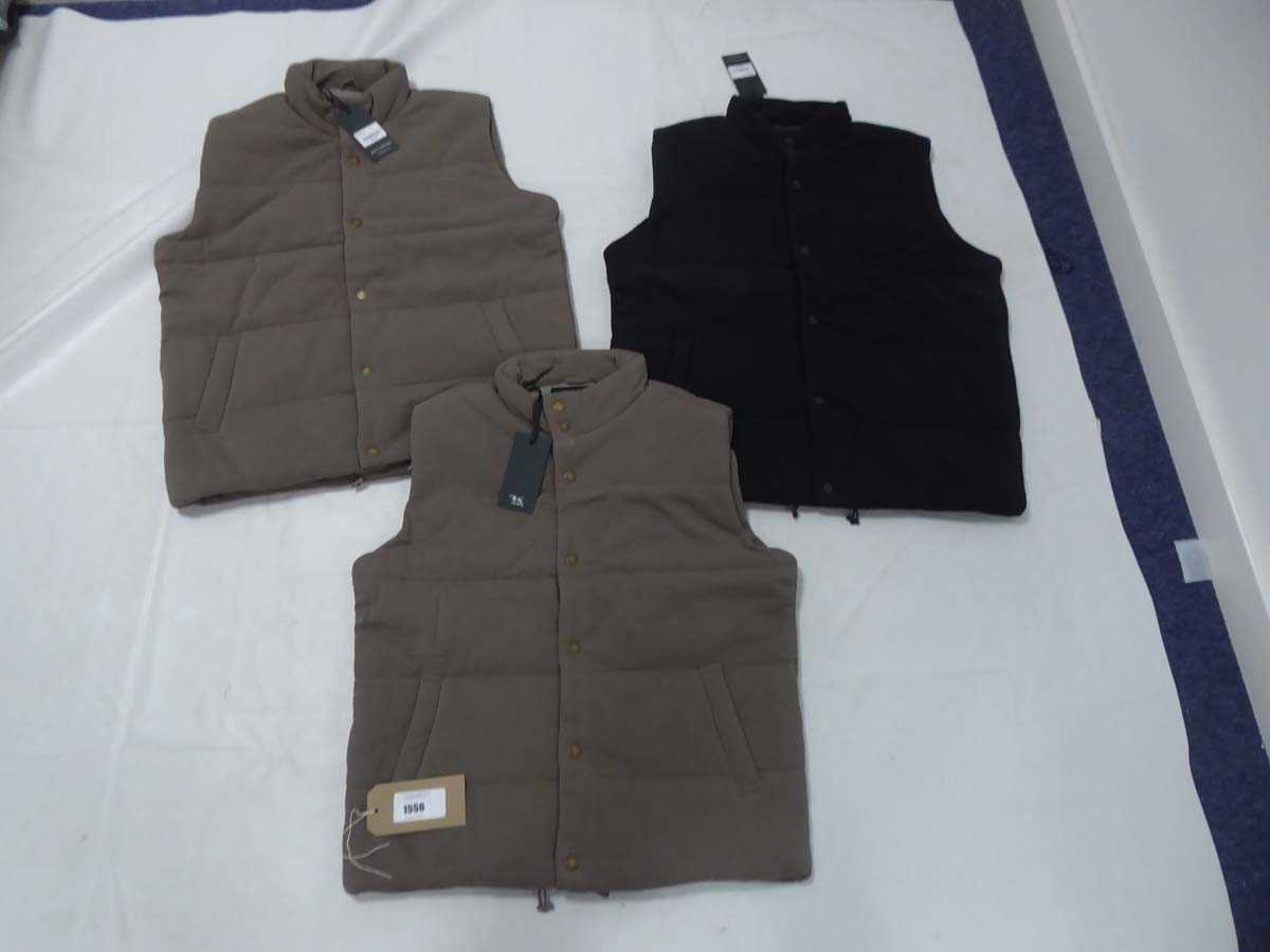 Lot 1550 - 3x Rodd & Gun coats