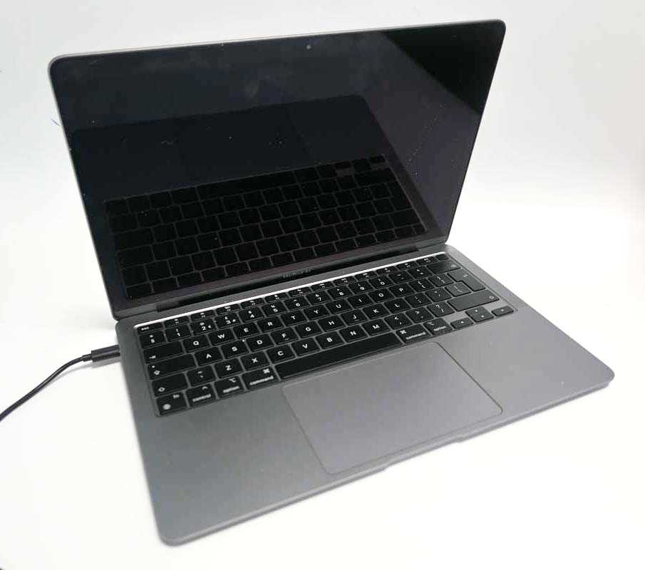 Lot 2005 - MacBook Air 13" 2020 A2337 Space Grey laptop...